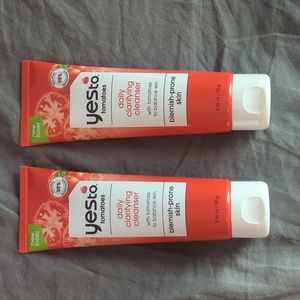 Yes to Tomatoes daily clarifying cleanser
